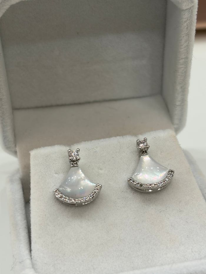 Aphelia Stud Earrings
