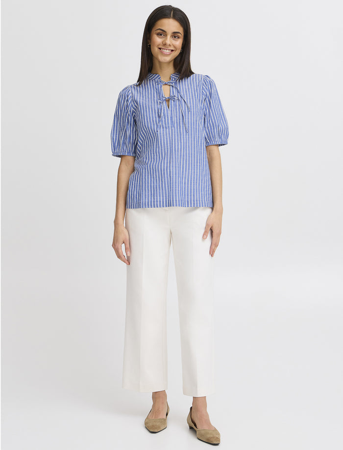 Blouse rayée nouée au col