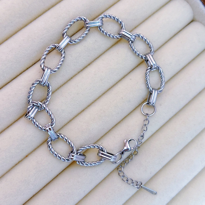 Brazalete Plateado Eslabones Trenzados