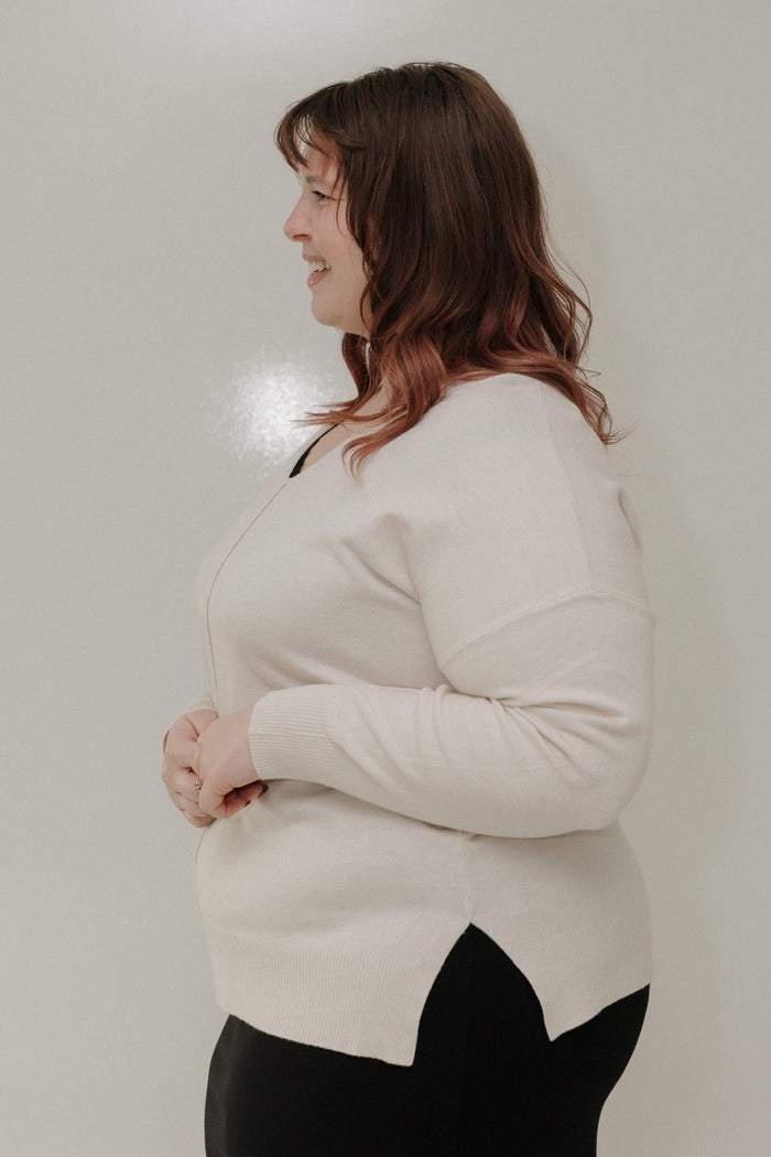 ESSENTIAL V - NECK FRONT SEAM SWEATER – COLD FOAM - Love Marlow