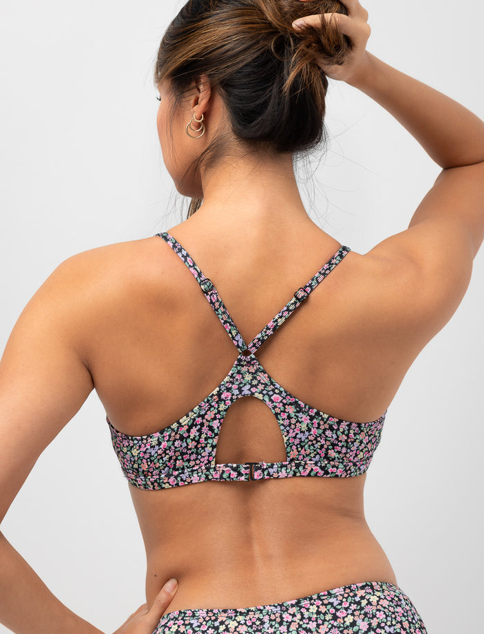 Haut de bikini noué à l'avant