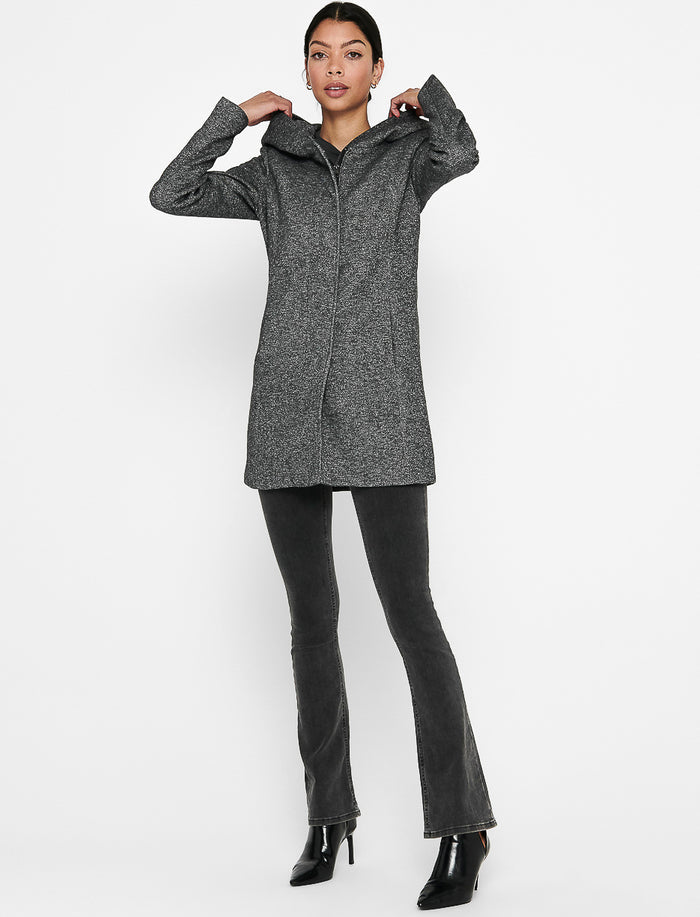 Manteau à capuchon en tricot bouclé