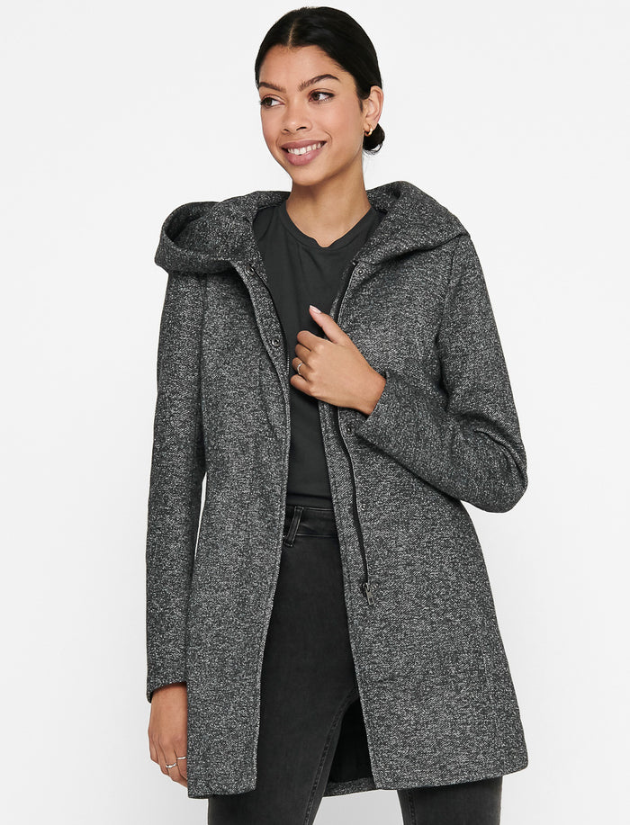Manteau à capuchon en tricot bouclé