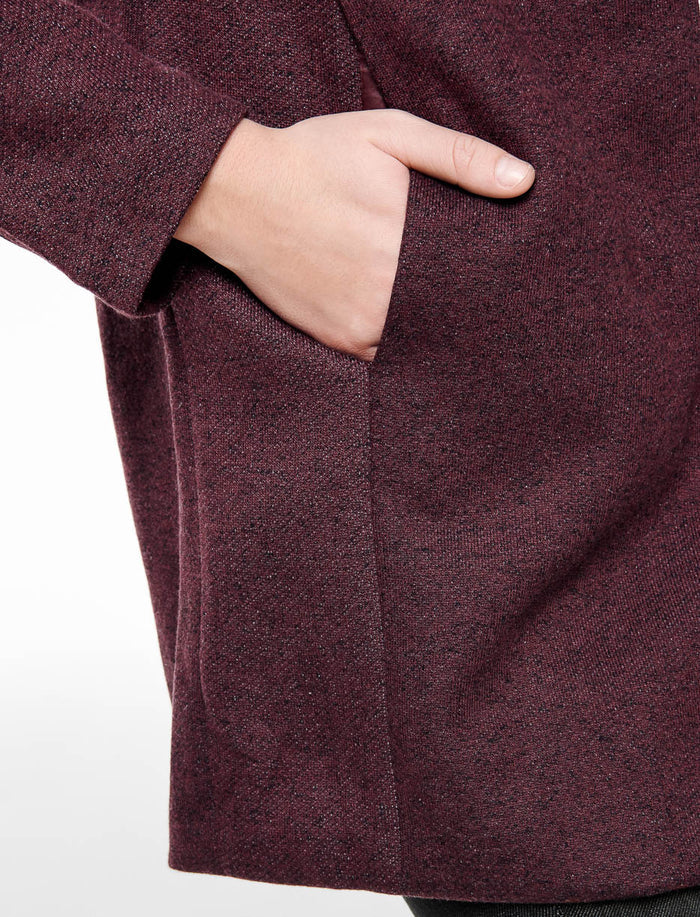 Manteau à capuchon en tricot bouclé