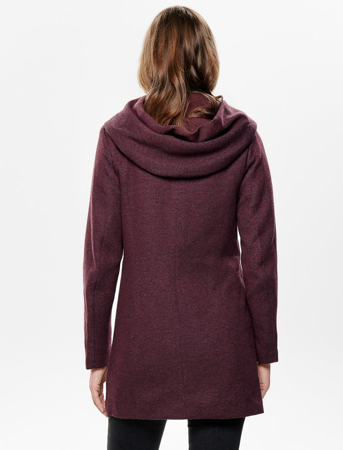 Manteau à capuchon en tricot bouclé