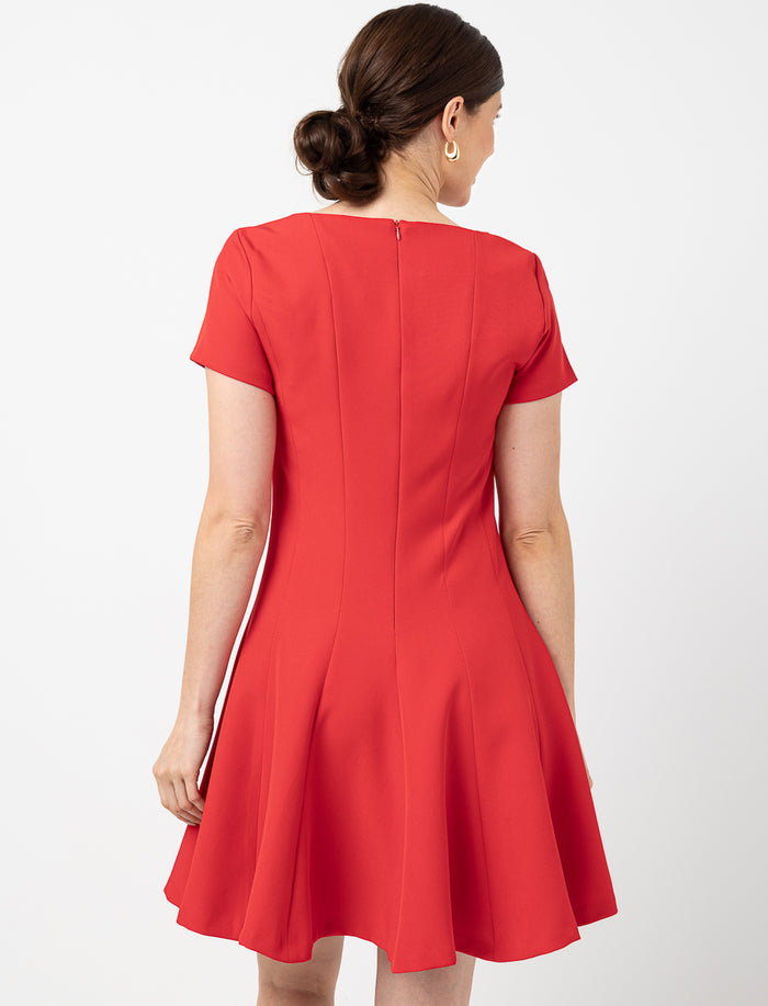 Robe ajustée à godets