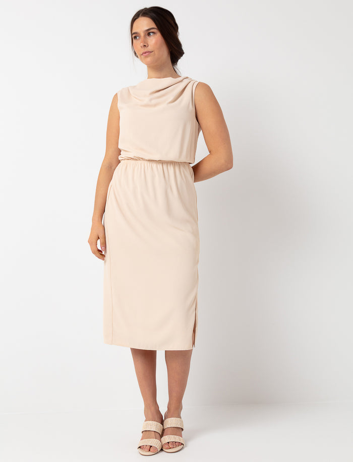 Robe drapée à fente