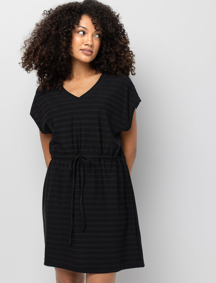 Robe en mesh cintrée à la taille