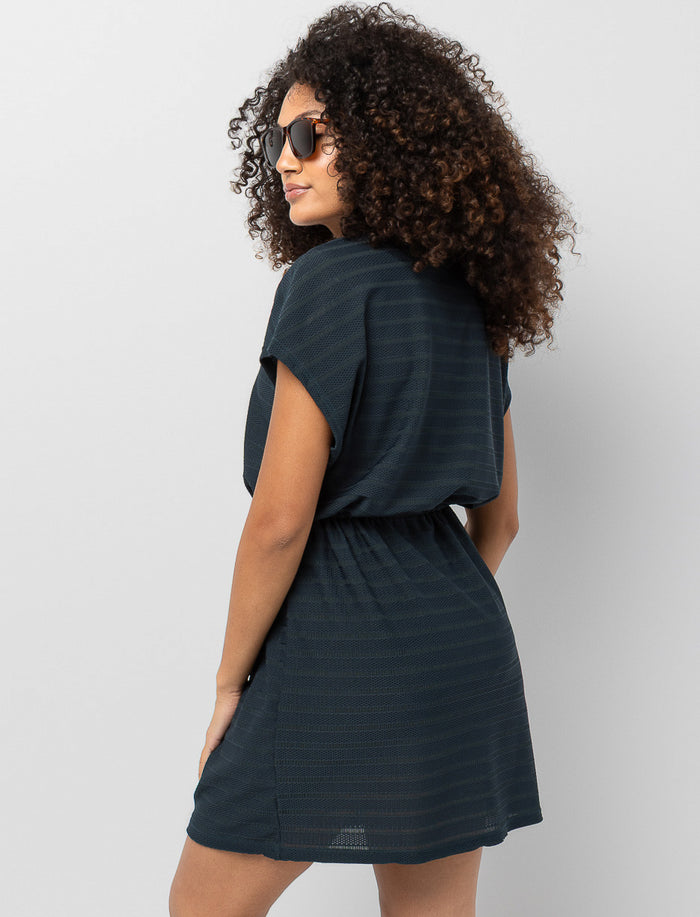 Robe en mesh cintrée à la taille