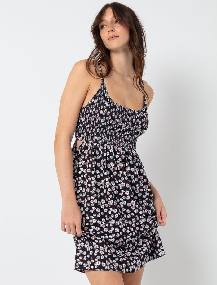 Robe fleurie à découpes