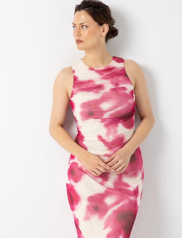 Robe fleurie ajustée sans manches