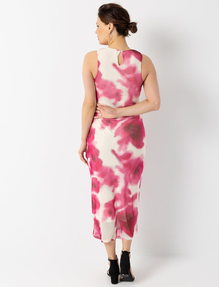 Robe fleurie ajustée sans manches
