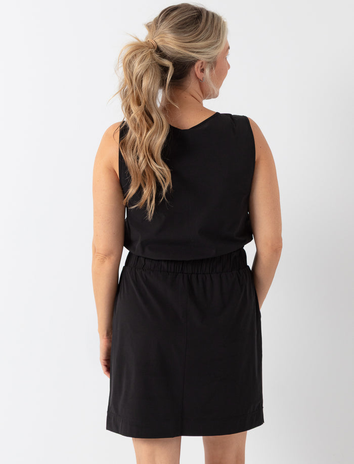 Robe sans manches à taille élastique