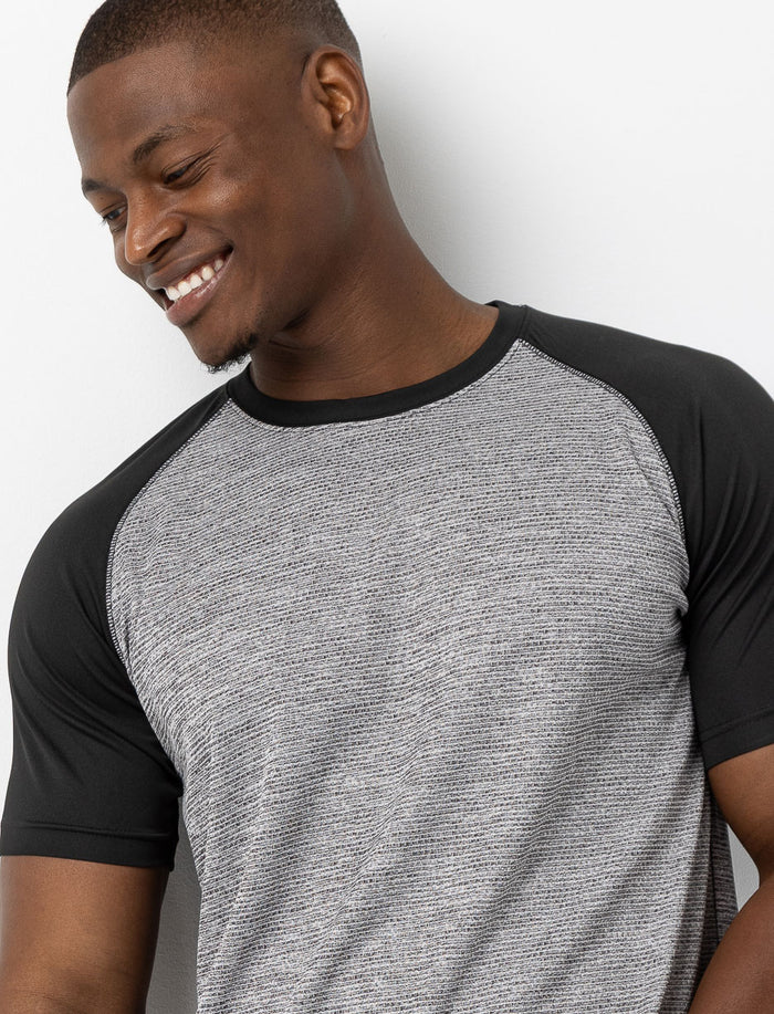 T-shirt de sport à manches contrastantes