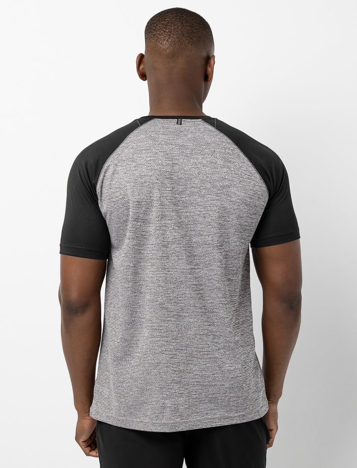 T-shirt de sport à manches contrastantes