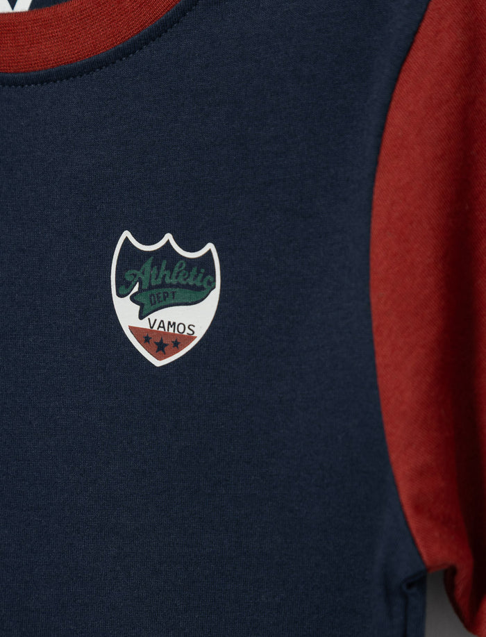 T-shirt imprimé à manches contrastantes - petit garçon