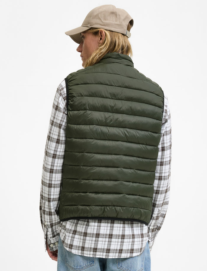 Veste matelassée sans manches à col montant